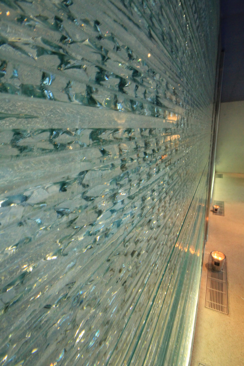 Cloisons fixes et porte, verre float ultra-blanc,grugé,ébavuré sur structures eb inox brossé grain fin,spa, demeure privée, Genève.